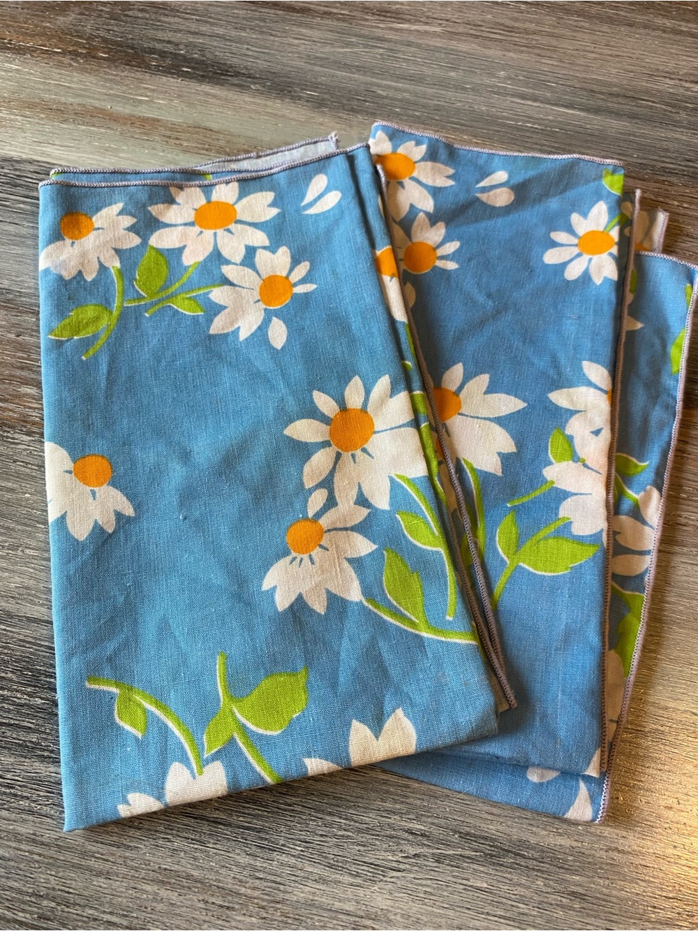 Daisy Cloth Napkins 2 Vintage 1970s Floral Print lot of two